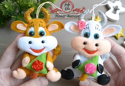 عروسک نمدی گاو نماد سال 1400